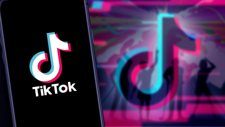 Perché i giovani usano TikTok e non Facebook?